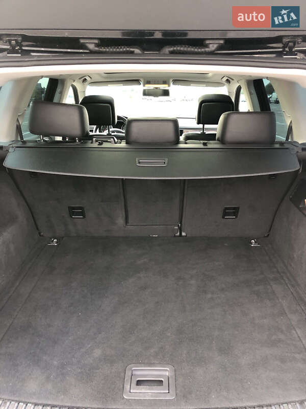 Внедорожник / Кроссовер Volkswagen Touareg 2011 в Львове