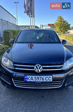 Внедорожник / Кроссовер Volkswagen Touareg 2013 в 