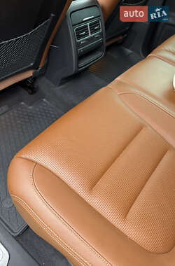 Внедорожник / Кроссовер Volkswagen Touareg 2013 в 