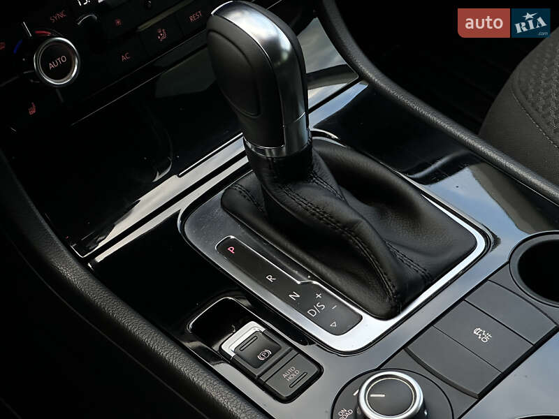 Позашляховик / Кросовер Volkswagen Touareg 2012 в Тернополі