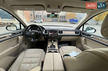 Позашляховик / Кросовер Volkswagen Touareg 2012 в Рівному