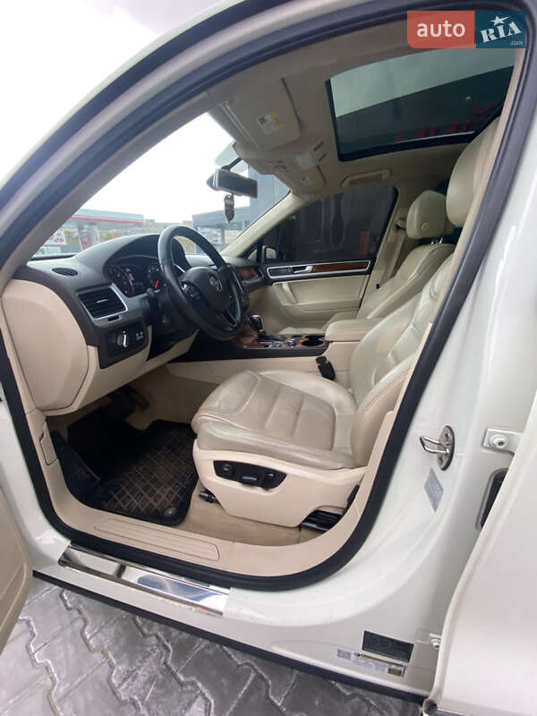 Позашляховик / Кросовер Volkswagen Touareg 2012 в Кривому Розі