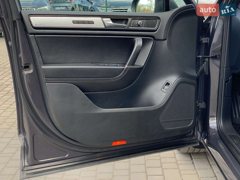 Внедорожник / Кроссовер Volkswagen Touareg 2011 в Бердичеве