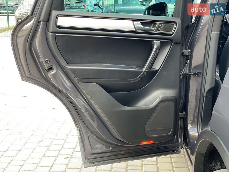 Внедорожник / Кроссовер Volkswagen Touareg 2011 в Бердичеве