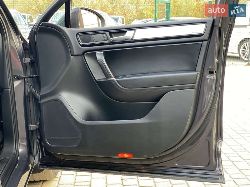 Внедорожник / Кроссовер Volkswagen Touareg 2011 в Бердичеве