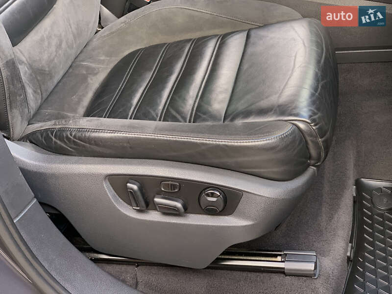 Внедорожник / Кроссовер Volkswagen Touareg 2011 в Бердичеве