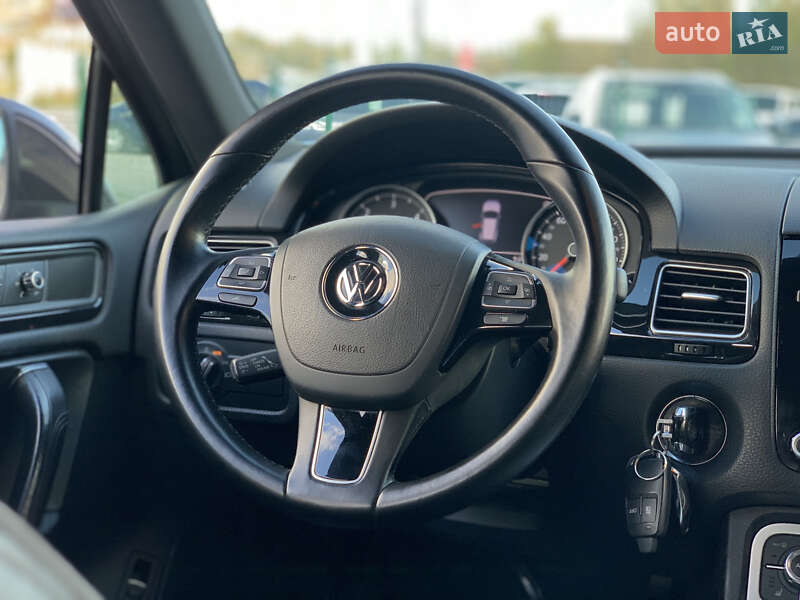 Внедорожник / Кроссовер Volkswagen Touareg 2011 в Бердичеве