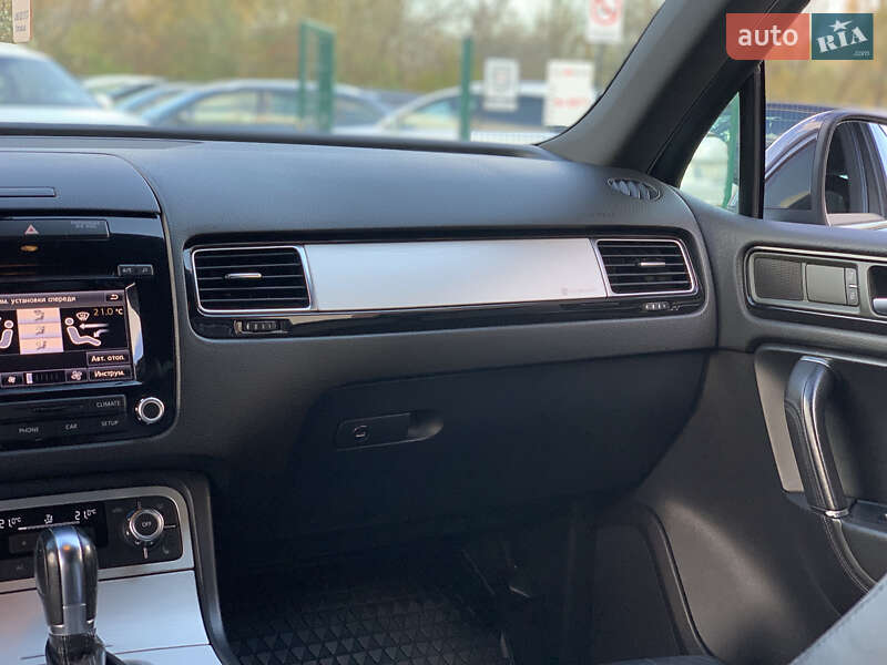 Внедорожник / Кроссовер Volkswagen Touareg 2011 в Бердичеве