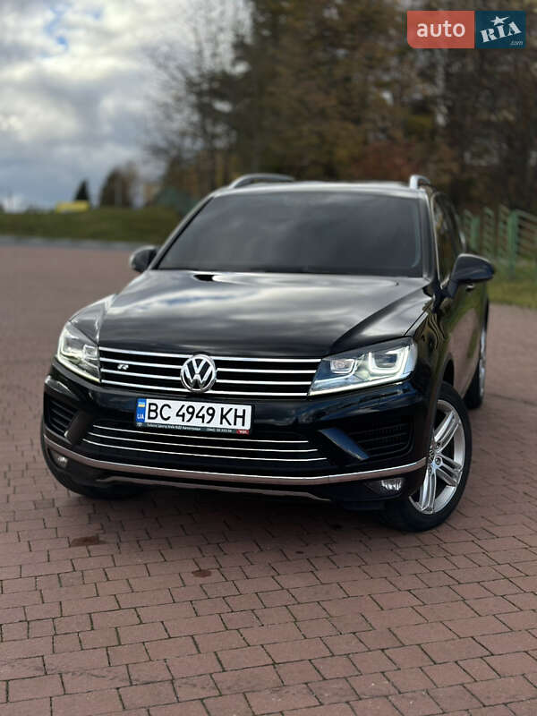 Внедорожник / Кроссовер Volkswagen Touareg 2016 в Львове