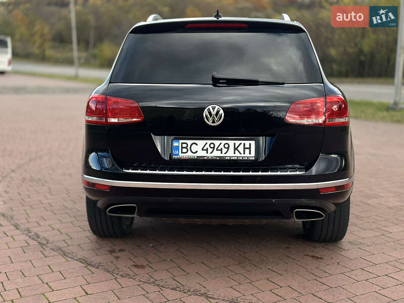 Внедорожник / Кроссовер Volkswagen Touareg 2016 в Львове
