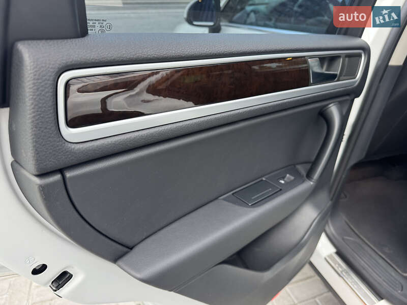 Позашляховик / Кросовер Volkswagen Touareg 2012 в Дніпрі фото 12 Позашляховик / Кросовер Volkswagen Touareg 2012 в Дніпрі