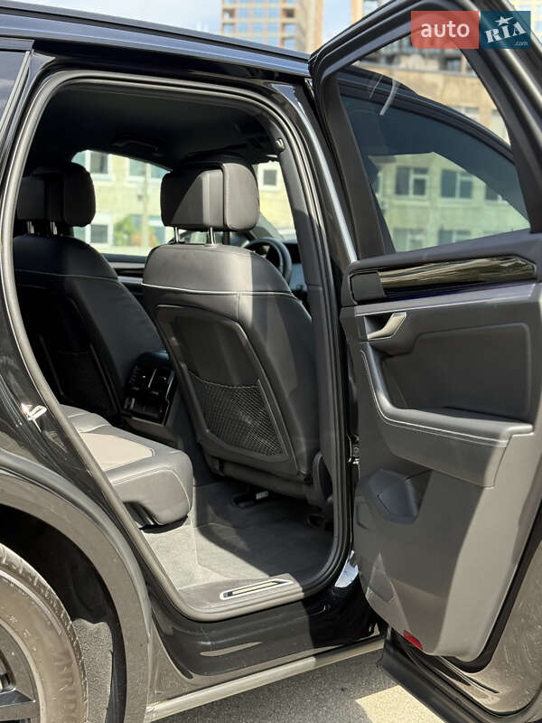 Позашляховик / Кросовер Volkswagen Touareg 2023 в Києві