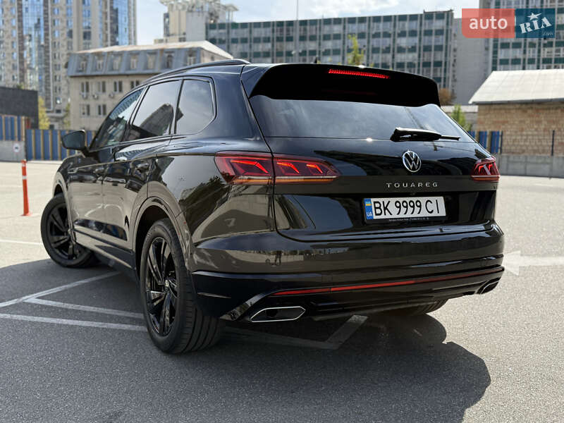Позашляховик / Кросовер Volkswagen Touareg 2023 в Києві