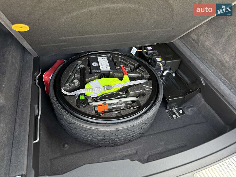 Позашляховик / Кросовер Volkswagen Touareg 2023 в Києві