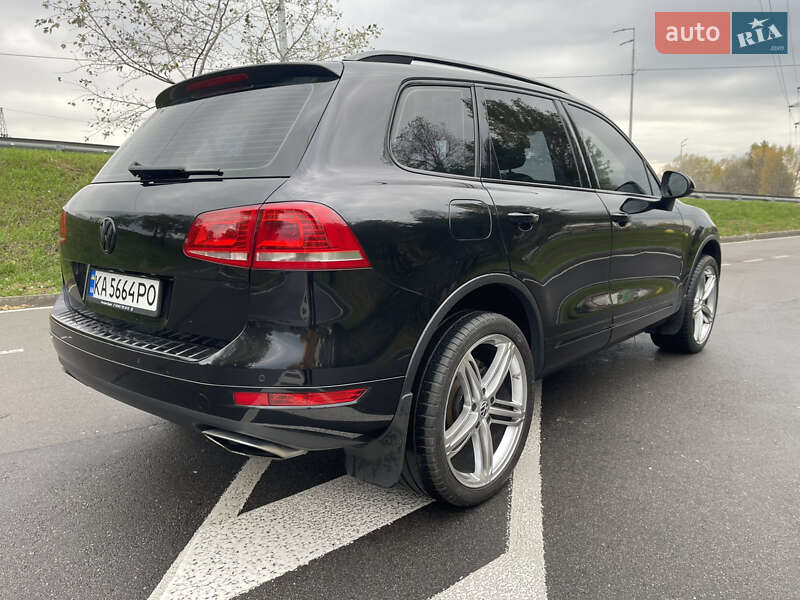 Внедорожник / Кроссовер Volkswagen Touareg 2013 в Киеве