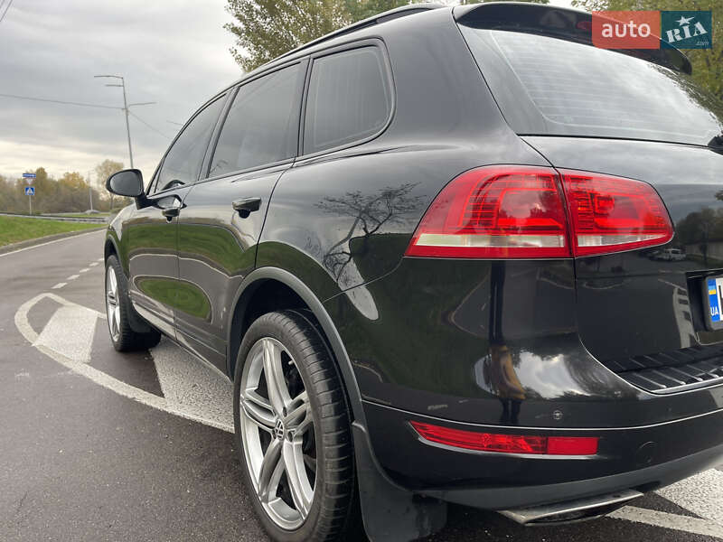 Внедорожник / Кроссовер Volkswagen Touareg 2013 в Киеве