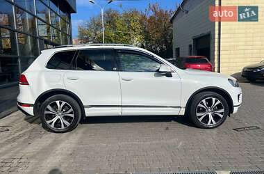 Позашляховик / Кросовер Volkswagen Touareg 2016 в 