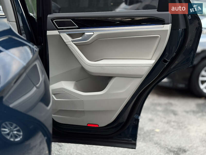 Позашляховик / Кросовер Volkswagen Touareg 2021 в Києві фото 39 Позашляховик / Кросовер Volkswagen Touareg 2021 в Києві