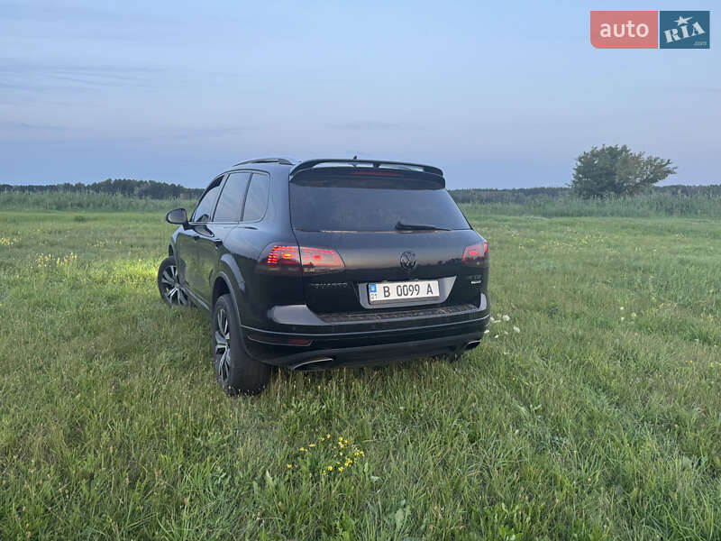 Внедорожник / Кроссовер Volkswagen Touareg 2015 в Краснокутске