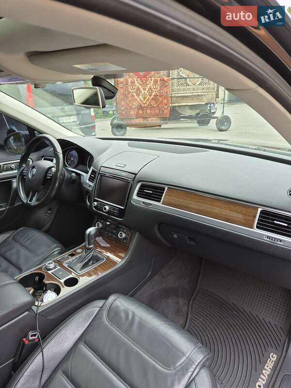 Внедорожник / Кроссовер Volkswagen Touareg 2014 в Каменец-Подольском