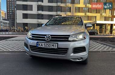 Внедорожник / Кроссовер Volkswagen Touareg 2013 в Киеве