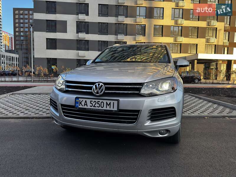 Позашляховик / Кросовер Volkswagen Touareg 2013 в Києві