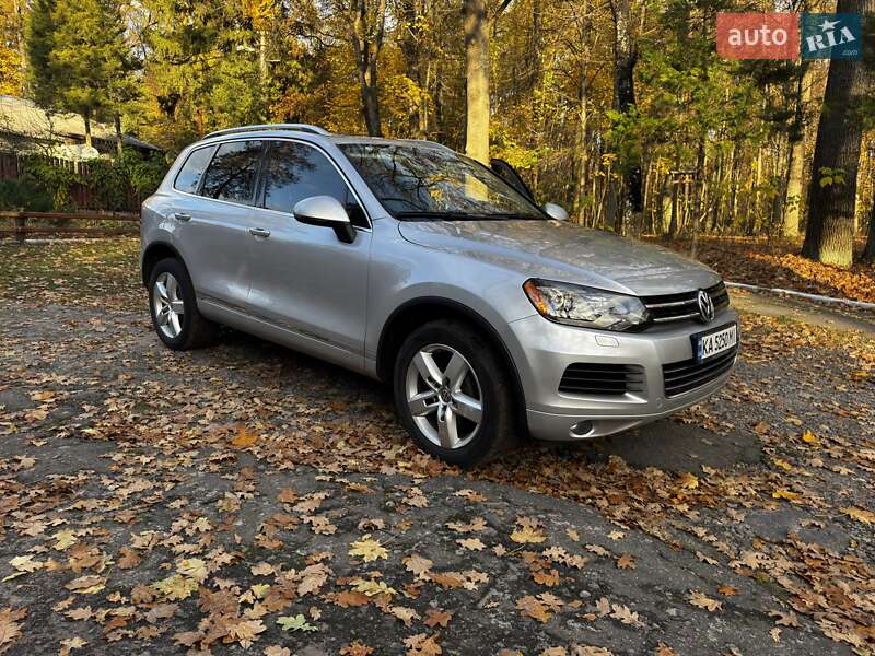 Позашляховик / Кросовер Volkswagen Touareg 2013 в Києві