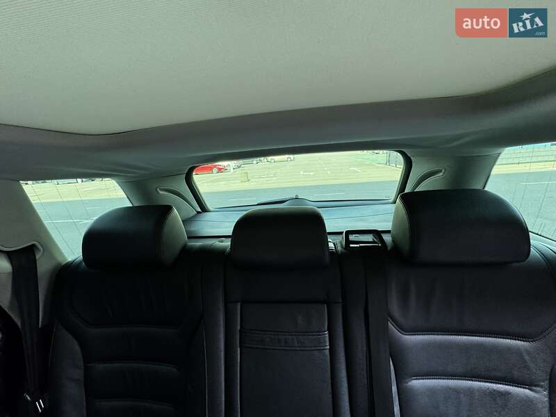 Позашляховик / Кросовер Volkswagen Touareg 2013 в Києві