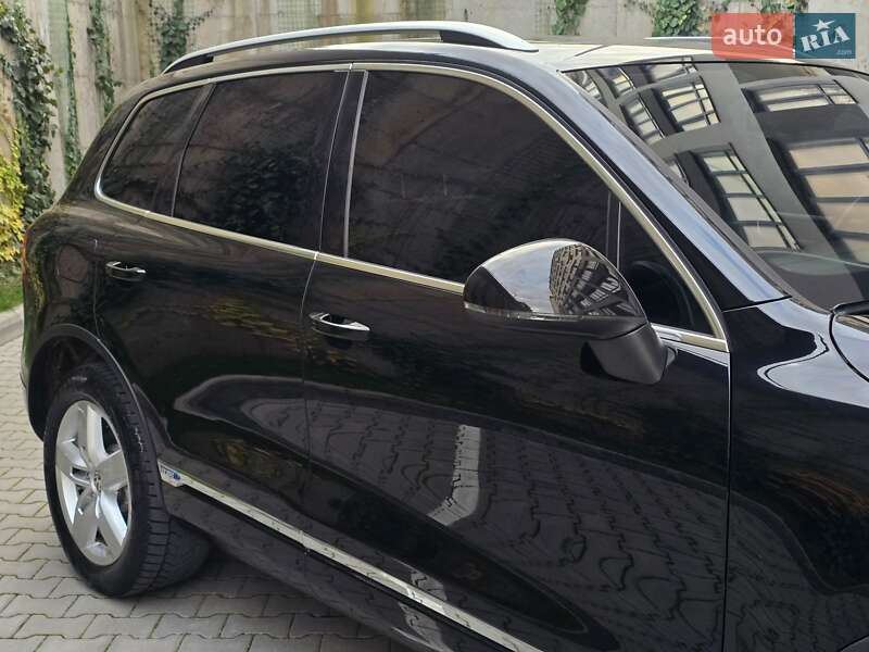 Позашляховик / Кросовер Volkswagen Touareg 2011 в Хмельницькому