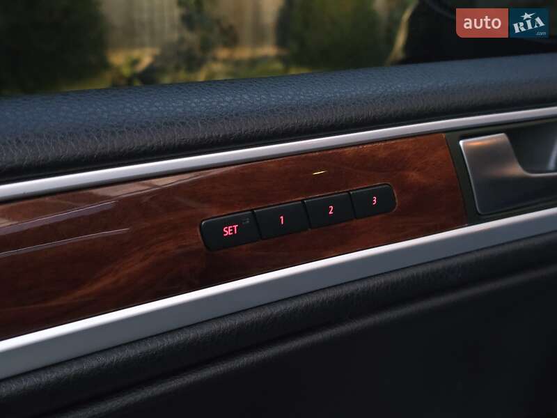 Позашляховик / Кросовер Volkswagen Touareg 2011 в Хмельницькому