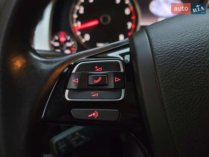 Позашляховик / Кросовер Volkswagen Touareg 2011 в Хмельницькому