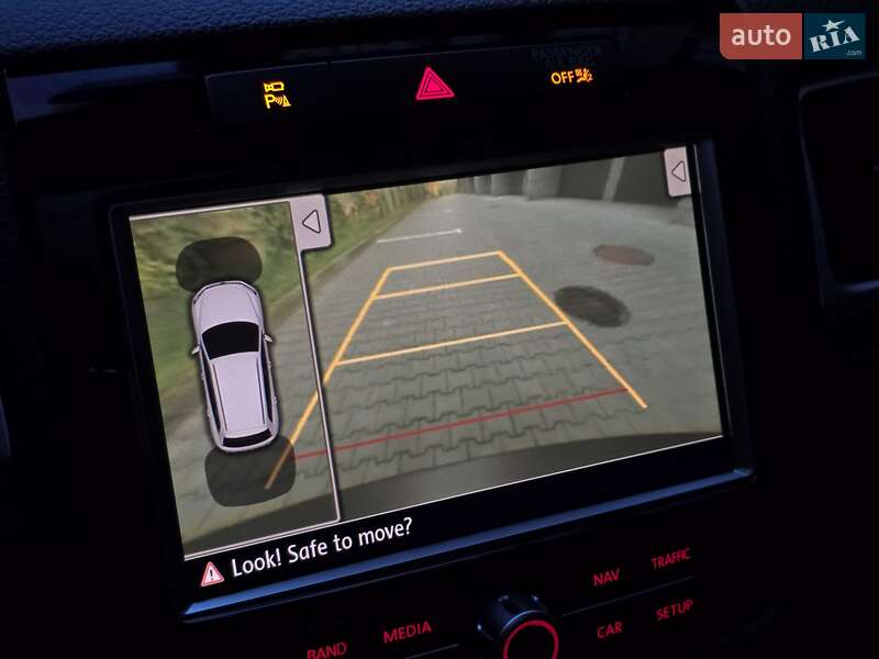 Позашляховик / Кросовер Volkswagen Touareg 2011 в Хмельницькому