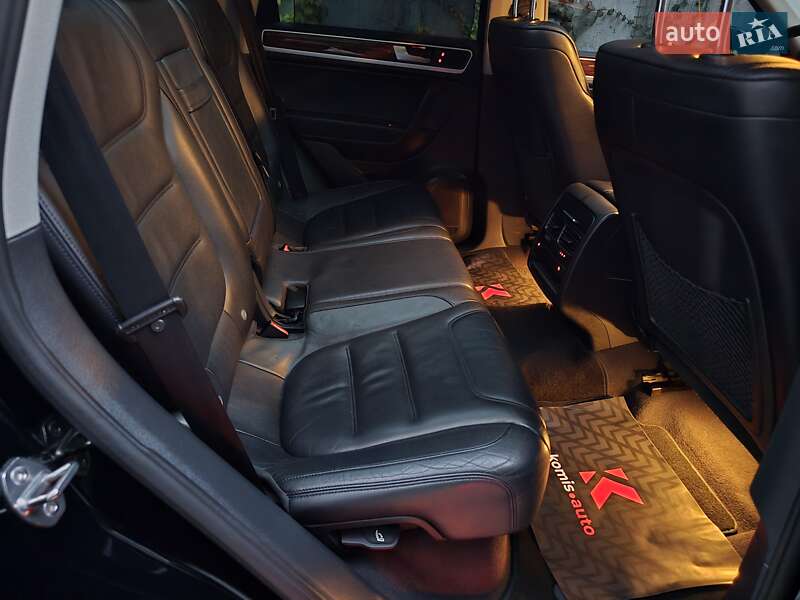 Позашляховик / Кросовер Volkswagen Touareg 2011 в Хмельницькому