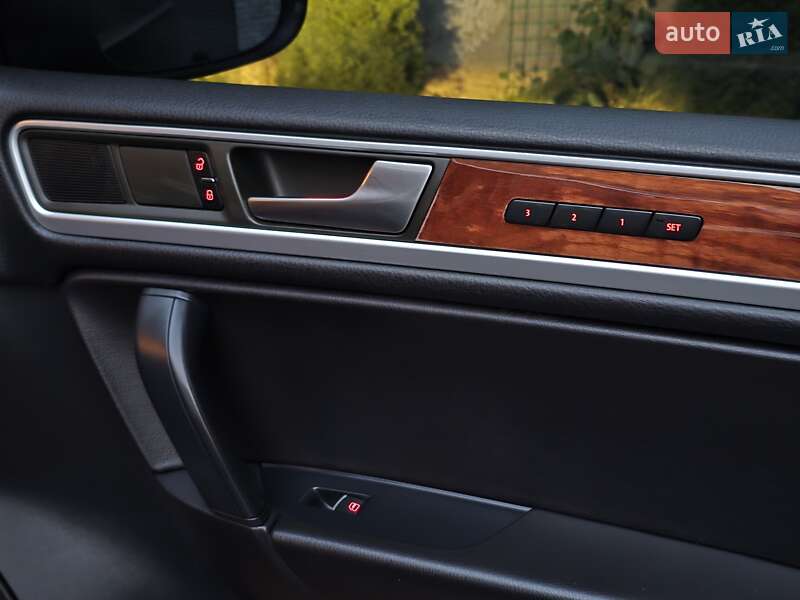 Позашляховик / Кросовер Volkswagen Touareg 2011 в Хмельницькому