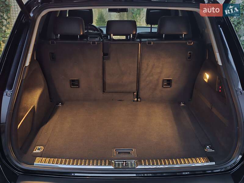 Позашляховик / Кросовер Volkswagen Touareg 2011 в Хмельницькому