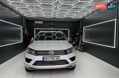 Внедорожник / Кроссовер Volkswagen Touareg 2015 в Одессе