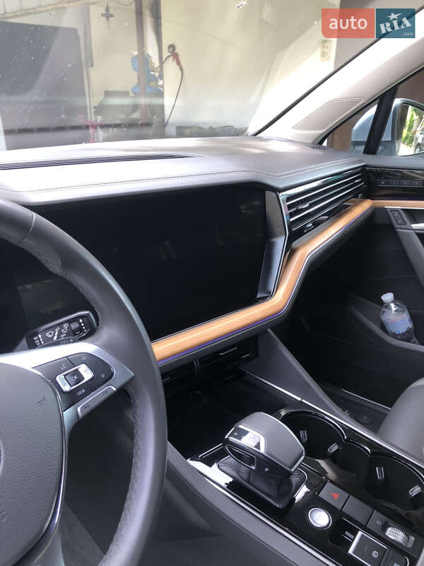 Внедорожник / Кроссовер Volkswagen Touareg 2018 в Тячеве фото 2 Внедорожник / Кроссовер Volkswagen Touareg 2018 в Тячеве