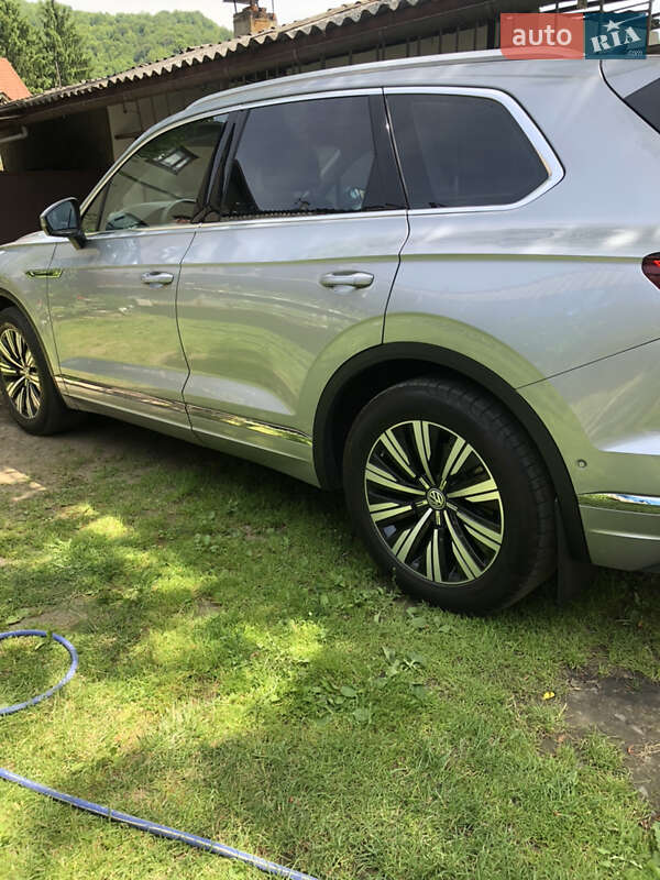 Внедорожник / Кроссовер Volkswagen Touareg 2018 в Тячеве фото 6 Внедорожник / Кроссовер Volkswagen Touareg 2018 в Тячеве