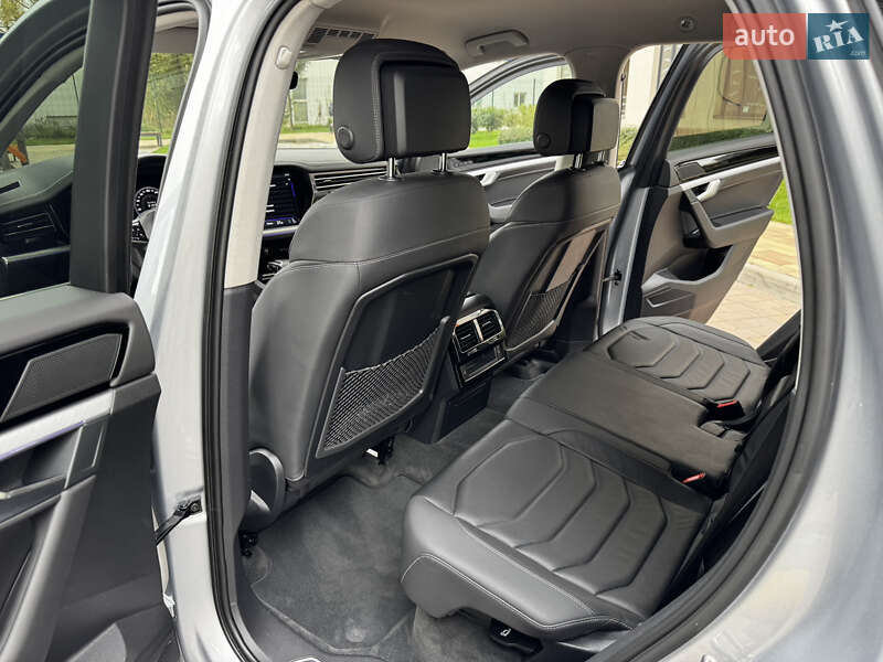 Позашляховик / Кросовер Volkswagen Touareg 2020 в Києві фото 18 Позашляховик / Кросовер Volkswagen Touareg 2020 в Києві