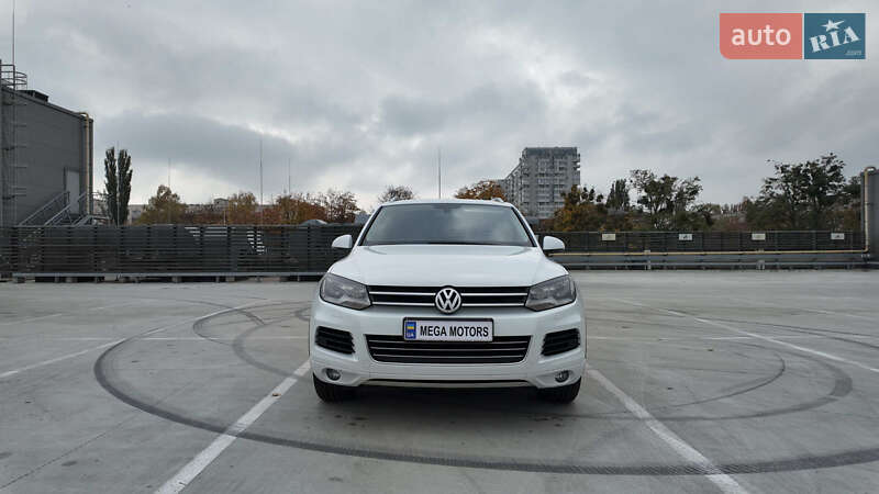 Внедорожник / Кроссовер Volkswagen Touareg 2012 в Киеве