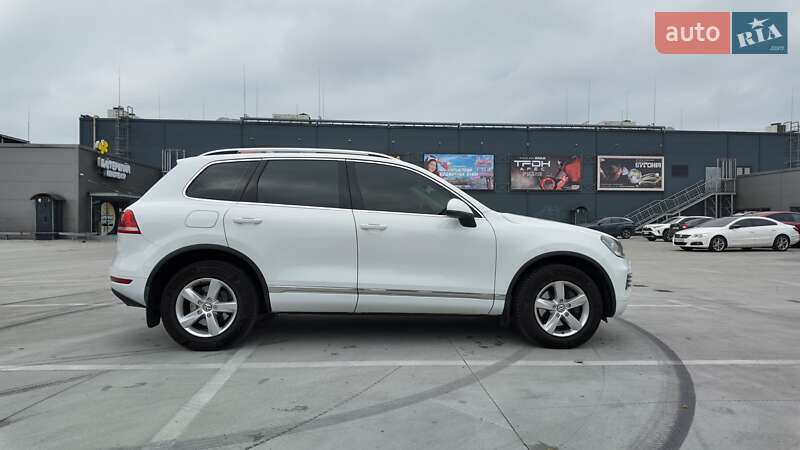 Внедорожник / Кроссовер Volkswagen Touareg 2012 в Киеве