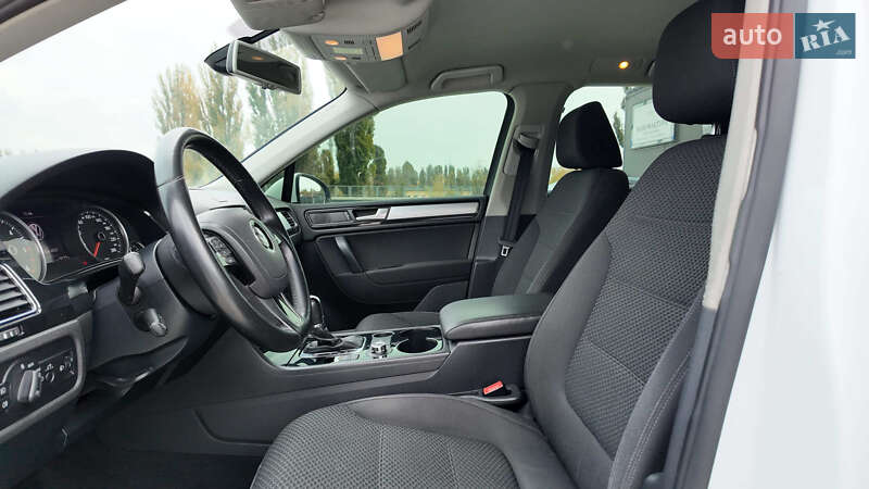 Внедорожник / Кроссовер Volkswagen Touareg 2012 в Киеве