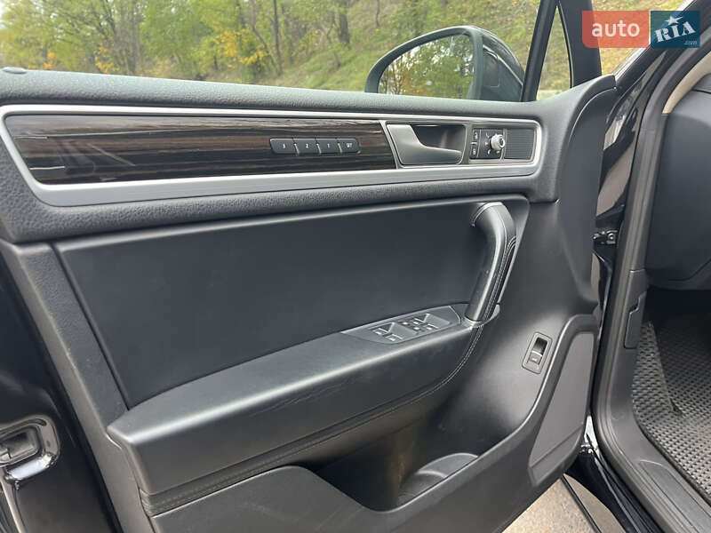 Внедорожник / Кроссовер Volkswagen Touareg 2014 в Киеве фото 8 Внедорожник / Кроссовер Volkswagen Touareg 2014 в Киеве