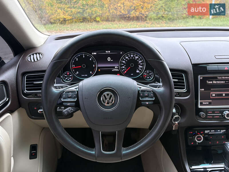 Внедорожник / Кроссовер Volkswagen Touareg 2010 в Староконстантинове