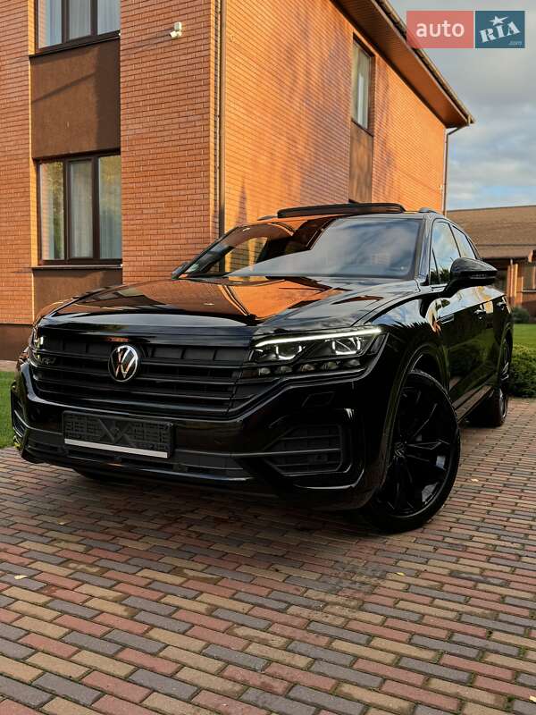 Позашляховик / Кросовер Volkswagen Touareg 2021 в Києві