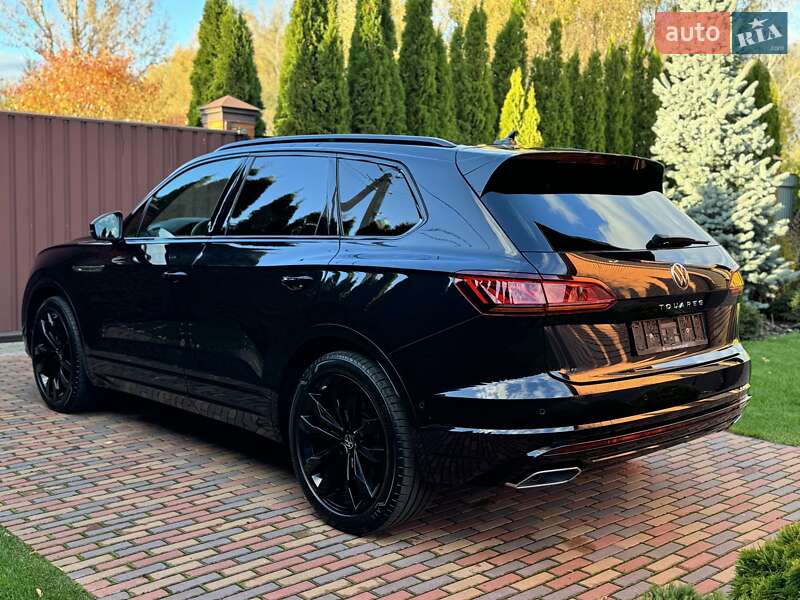 Позашляховик / Кросовер Volkswagen Touareg 2021 в Києві