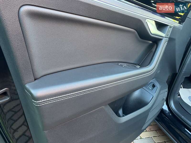 Позашляховик / Кросовер Volkswagen Touareg 2021 в Києві