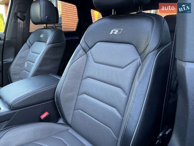 Позашляховик / Кросовер Volkswagen Touareg 2021 в Києві