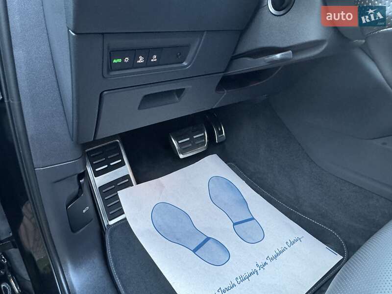 Позашляховик / Кросовер Volkswagen Touareg 2021 в Києві