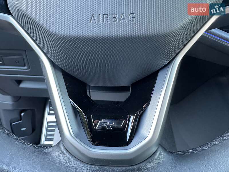 Позашляховик / Кросовер Volkswagen Touareg 2021 в Києві